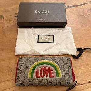Gucci GG Supreme Continental Wallet